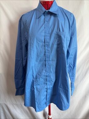 Classic Men's Casual Button-Down Shirt in Light Blue